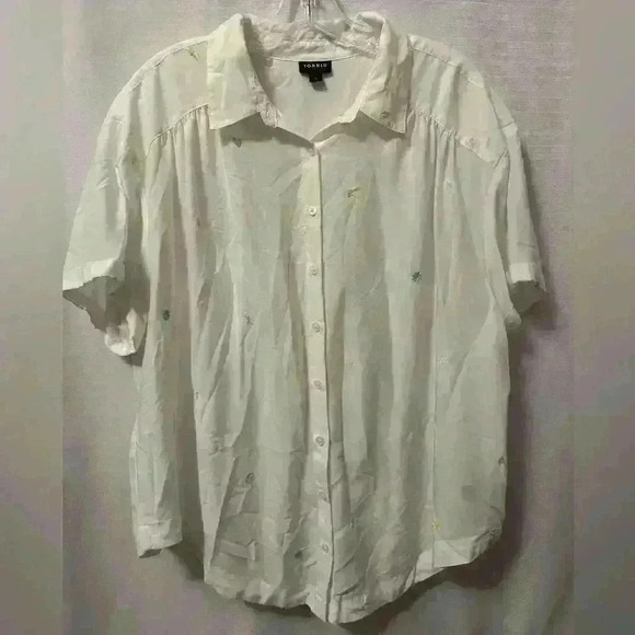 torrid Tops - TORRID women’s white short sleeve button up with stitched embroidery.  Size 1X